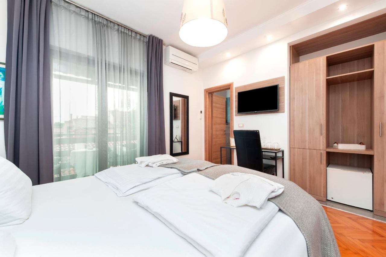 Villa B&B Marina & Parking Free 罗维尼 外观 照片