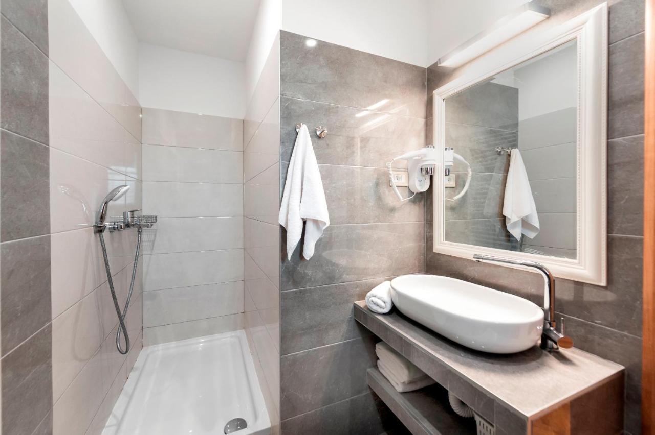 Villa B&B Marina & Parking Free 罗维尼 外观 照片
