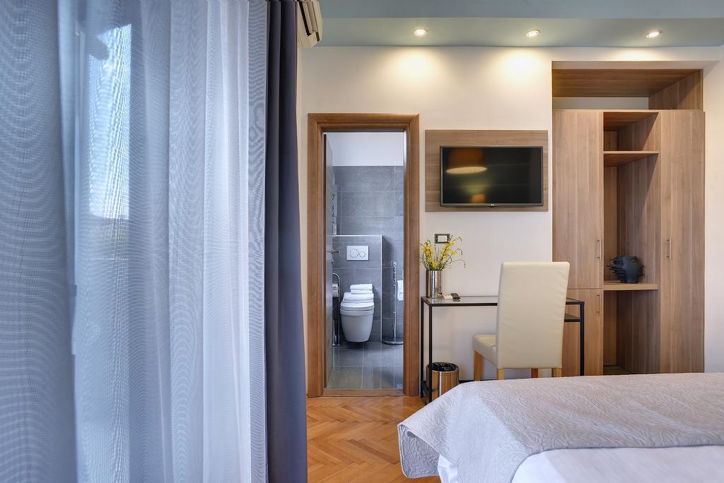 Villa B&B Marina & Parking Free 罗维尼 外观 照片